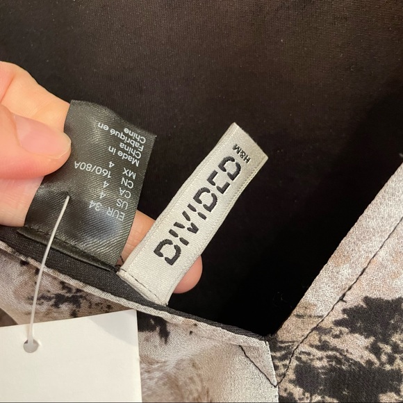 H&M asymmetrical high-low black/white/beige tank, lined. Sz 4. - Picture 8 of 8